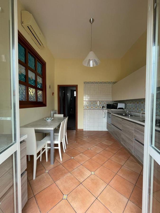 La Ferrovia Holiday Home Nápoles Exterior foto